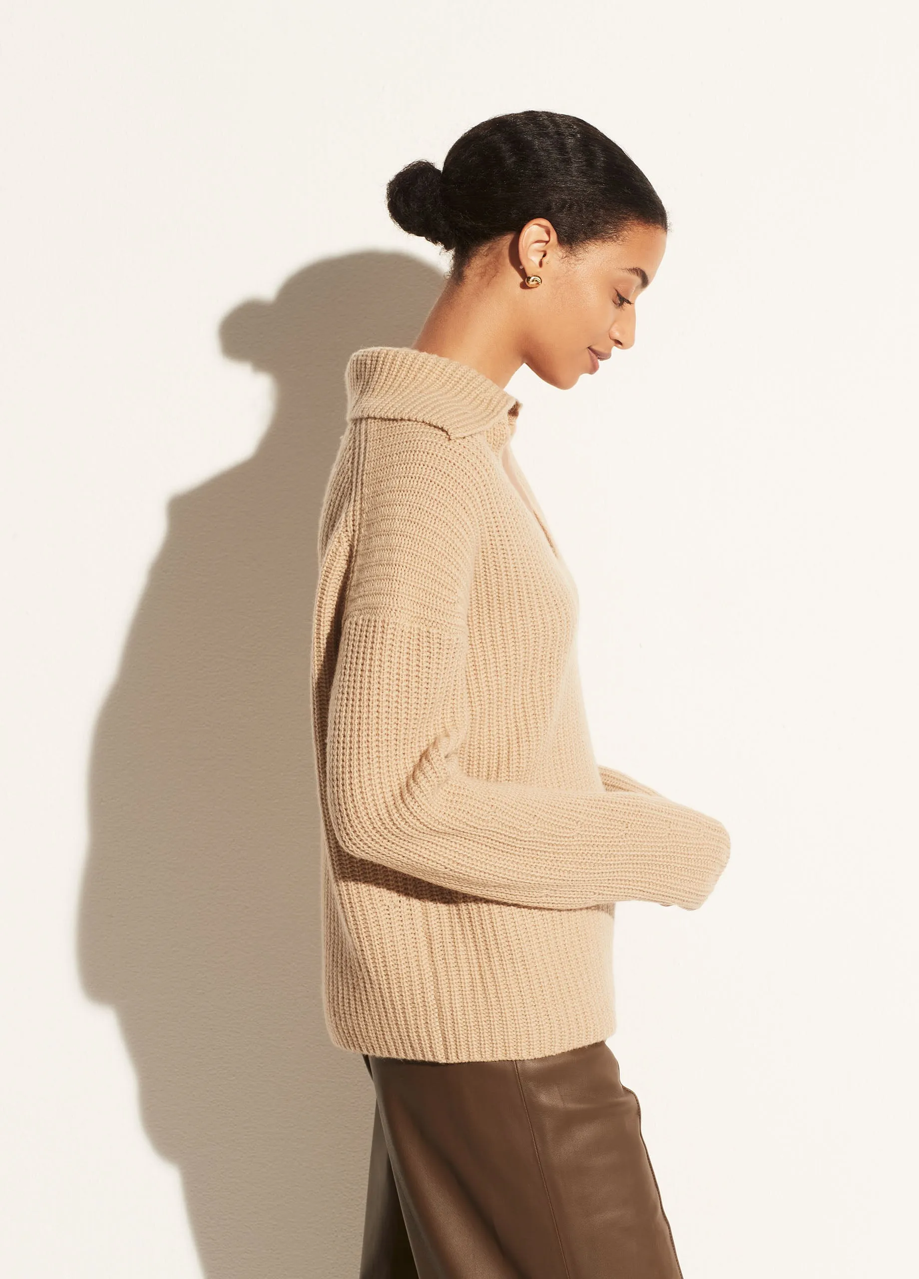 V-Neck Collared Pullover in Fauna
